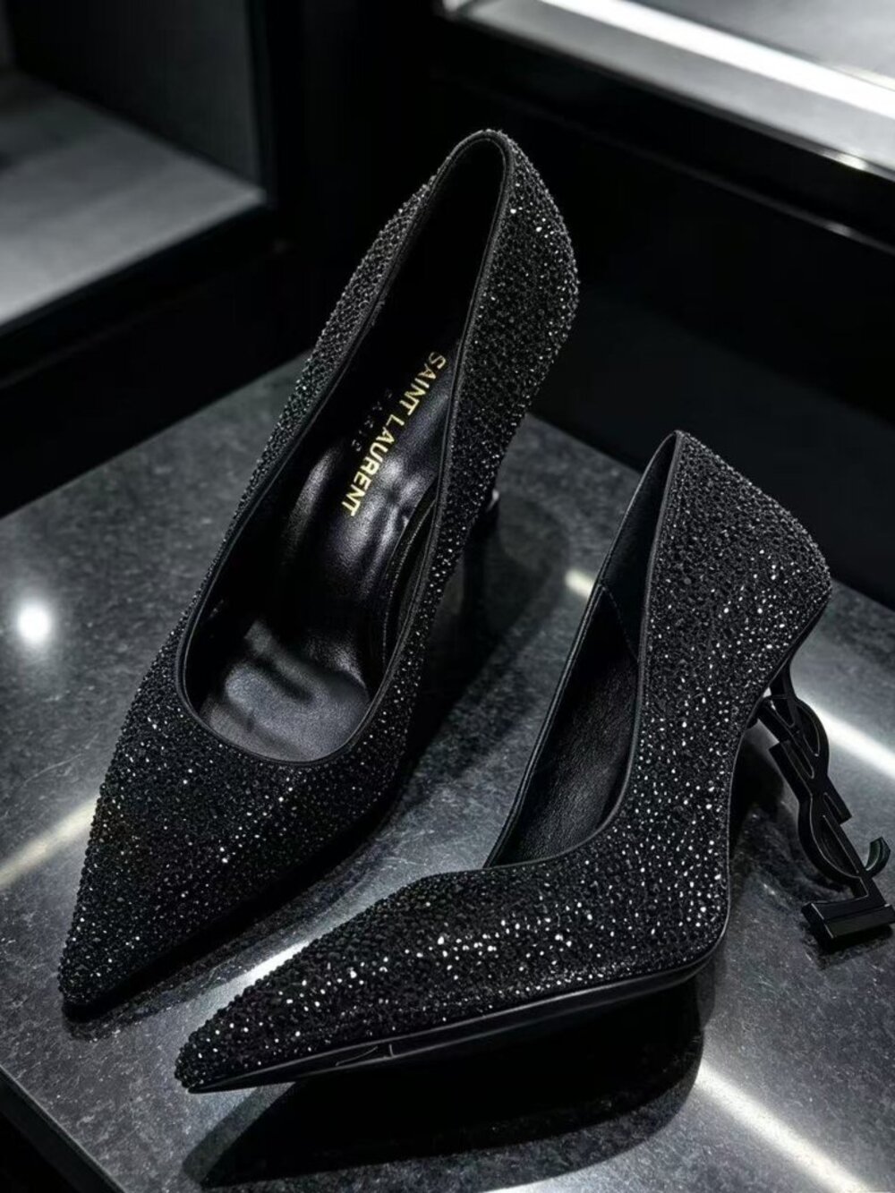 Classic Saint Laurent shoes: A Stylish and Versatile Choice for Elegance